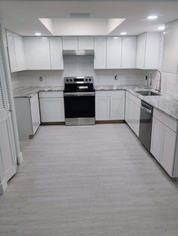 662 SE Essex Drive, Port St. Lucie, Port St Lucie, FL 34984