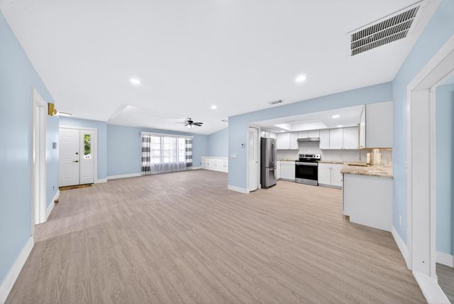 662 SE Essex Drive, Port St. Lucie, Port St Lucie, FL 34984