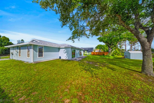 662 SE Essex Drive, Port St. Lucie, Port St Lucie, FL 34984