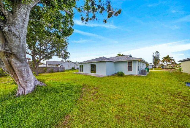 662 SE Essex Drive, Port St. Lucie, Port St Lucie, FL 34984
