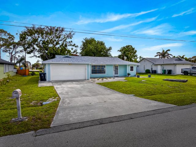 662 SE Essex Drive, Port St. Lucie, Port St Lucie, FL 34984