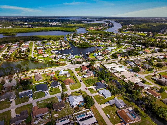 662 SE Essex Drive, Port St. Lucie, Port St Lucie, FL 34984