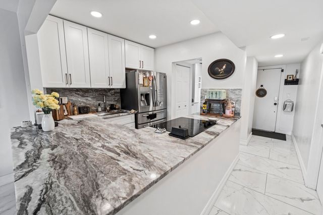 1021 Mockingbird Lane 211, Plantation, FL 33324