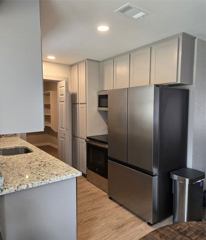 417 Lena Lane, Burleson, TX 76028