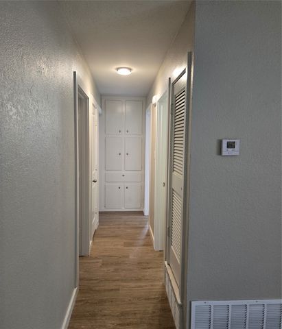 417 Lena Lane, Burleson, TX 76028