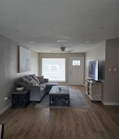 417 Lena Lane, Burleson, TX 76028