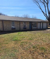 417 Lena Lane, Burleson, TX 76028