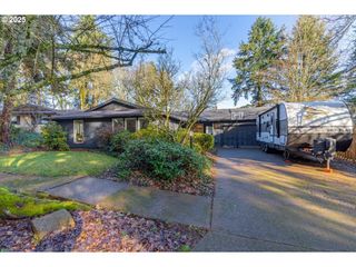 1855 PILGRIM St, Salem, OR 97302