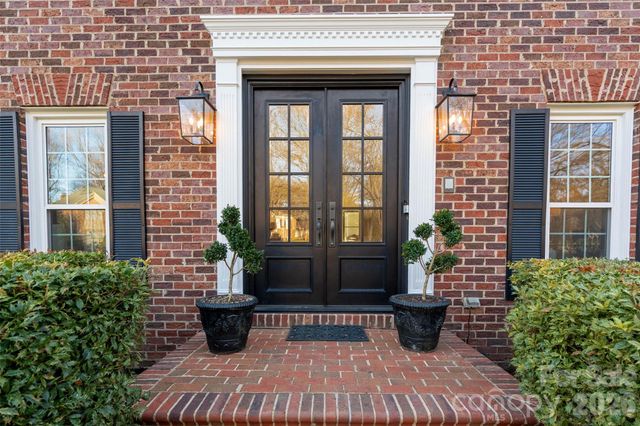 5512 Bellerive Court, Charlotte, NC 28277