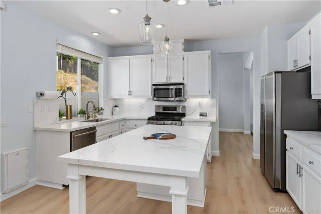 23992 Chatenay, Murrieta, CA 92562