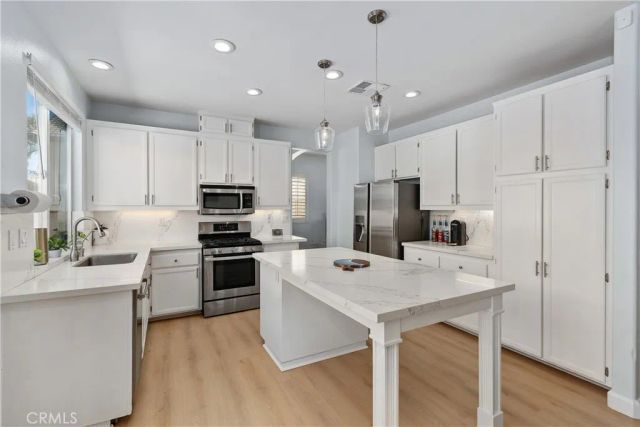 23992 Chatenay, Murrieta, CA 92562