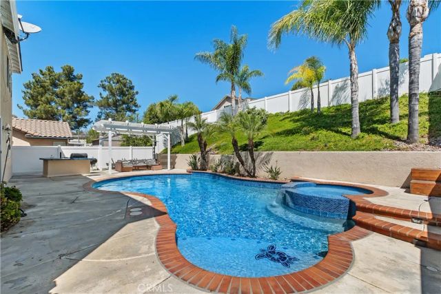 23992 Chatenay, Murrieta, CA 92562