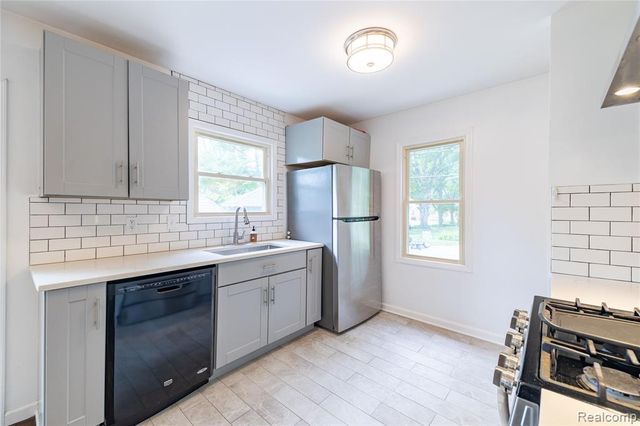 8729 Bellevue Road, Grosse Ile, MI 48138