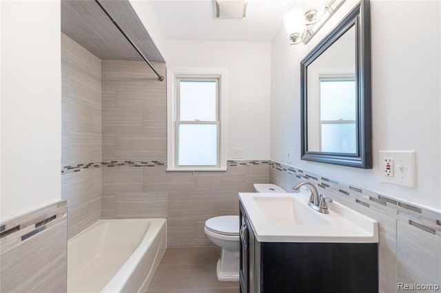 8729 Bellevue Road, Grosse Ile, MI 48138