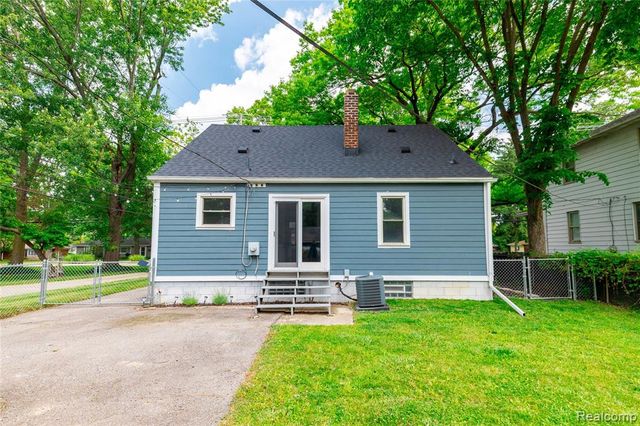 8729 Bellevue Road, Grosse Ile, MI 48138