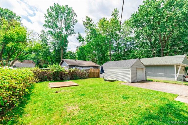 8729 Bellevue Road, Grosse Ile, MI 48138