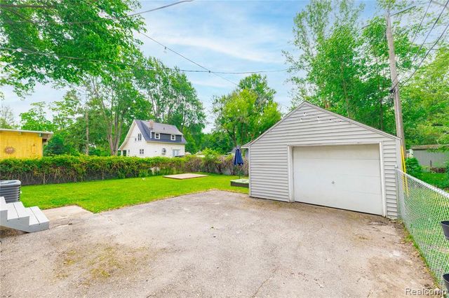 8729 Bellevue Road, Grosse Ile, MI 48138