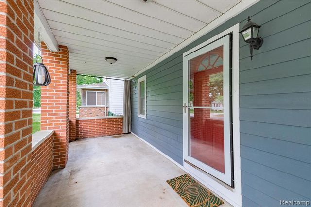 8729 Bellevue Road, Grosse Ile, MI 48138