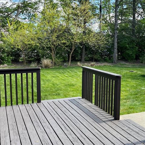 17274 Vacri Lane, Livonia, MI 48152