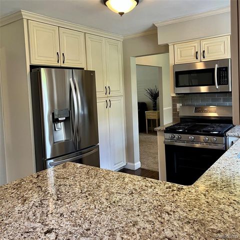 17274 Vacri Lane, Livonia, MI 48152