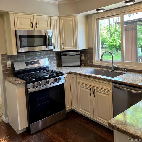 17274 Vacri Lane, Livonia, MI 48152