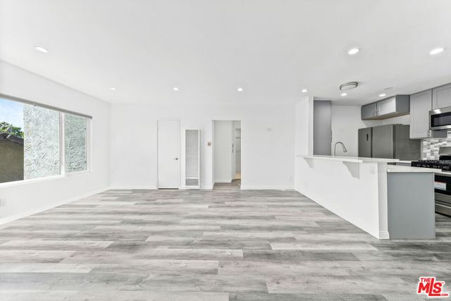 646 Tularosa Drive 4, Los Angeles, CA 90026