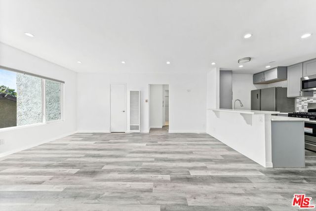 646 Tularosa Drive 4, Los Angeles, CA 90026