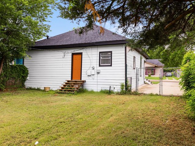 3020 Purington Avenue, Fort Worth, TX 76103