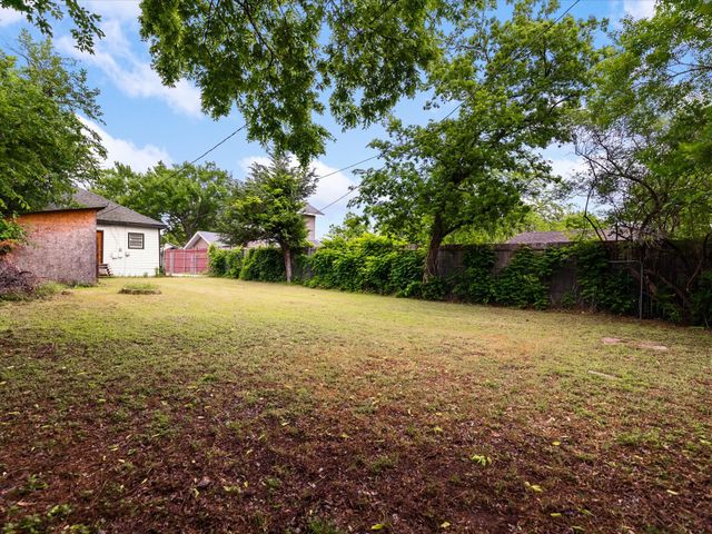 3020 Purington Avenue, Fort Worth, TX 76103