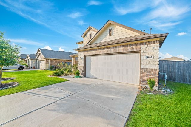 5107 Twin Summit Drive, Rosenberg, TX 77469