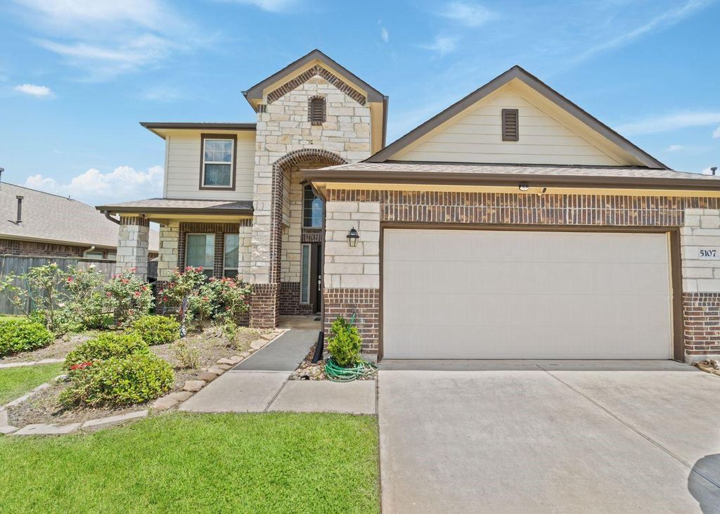 5107 Twin Summit Drive, Rosenberg, TX 77469