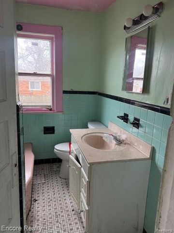 19300 Berg Road, Detroit, MI 48219