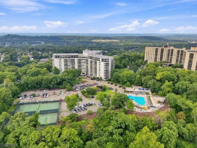 1 Claridge Dr 917, Verona Twp., NJ 07044