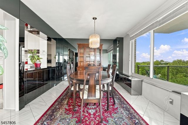 1 Claridge Dr 917, Verona Twp., NJ 07044