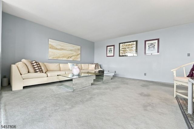 1 Claridge Dr 917, Verona Twp., NJ 07044
