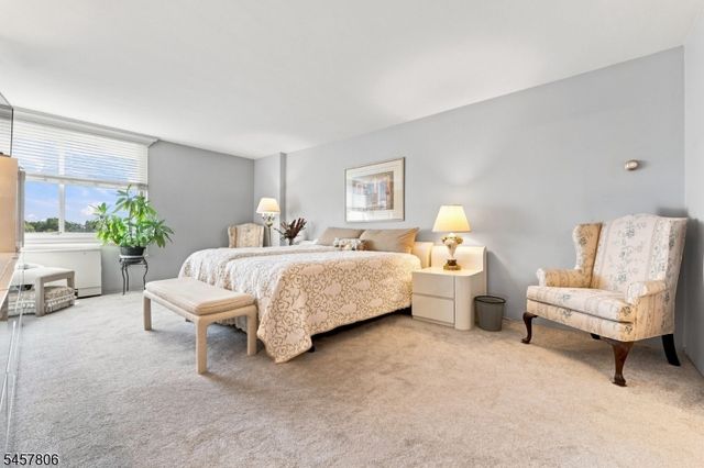 1 Claridge Dr 917, Verona Twp., NJ 07044