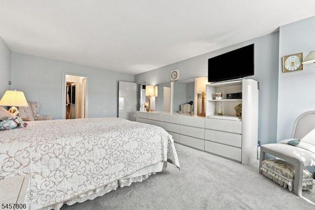 1 Claridge Dr 917, Verona Twp., NJ 07044