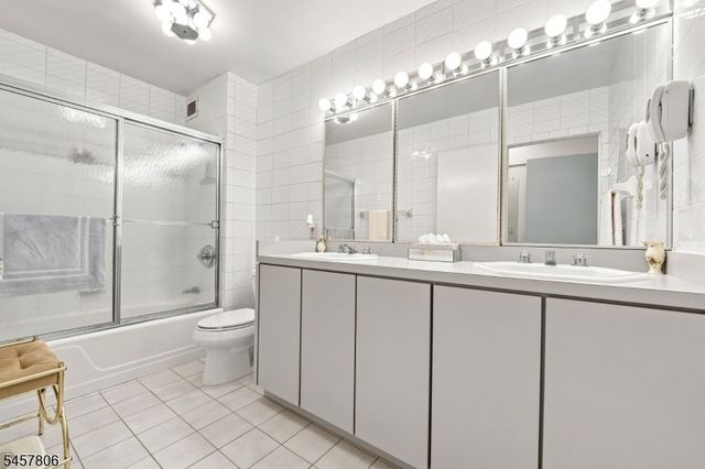 1 Claridge Dr 917, Verona Twp., NJ 07044