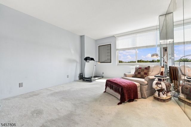 1 Claridge Dr 917, Verona Twp., NJ 07044