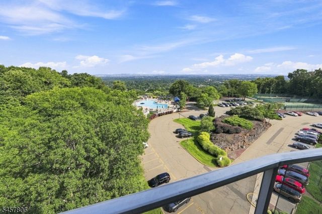 1 Claridge Dr 917, Verona Twp., NJ 07044
