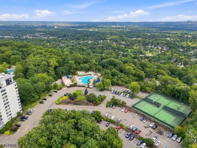 1 Claridge Dr 917, Verona Twp., NJ 07044