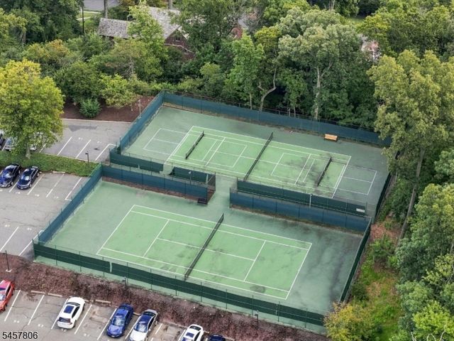 1 Claridge Dr 917, Verona Twp., NJ 07044
