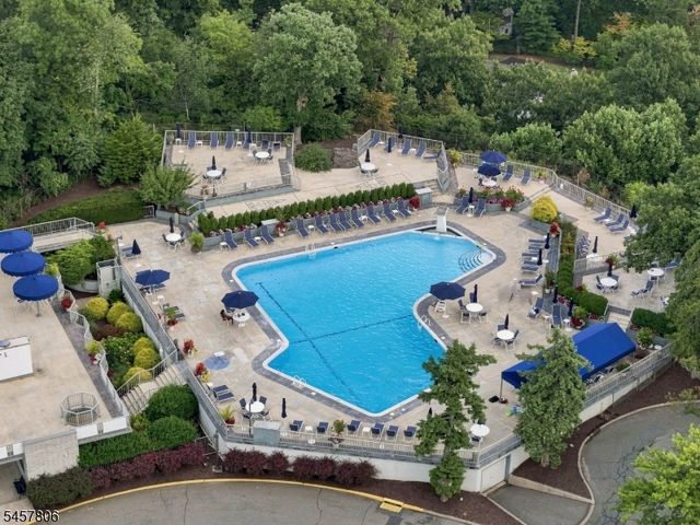 1 Claridge Dr 917, Verona Twp., NJ 07044