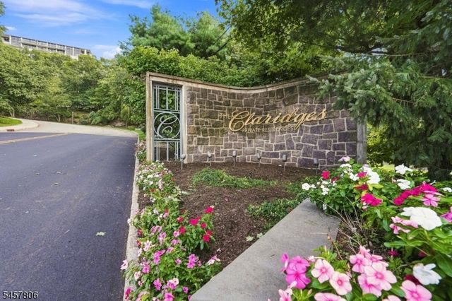 1 Claridge Dr 917, Verona Twp., NJ 07044