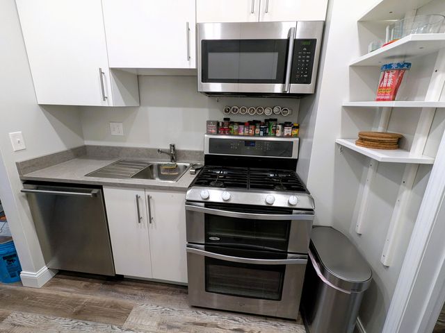 4635 Elizabeth Street, Wayne City, MI 48184