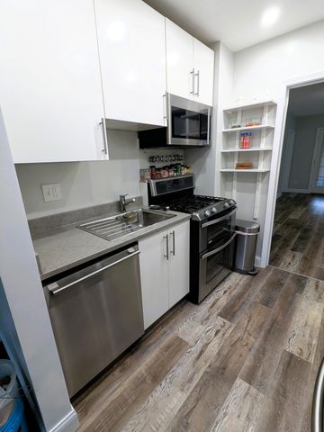 4635 Elizabeth Street, Wayne City, MI 48184