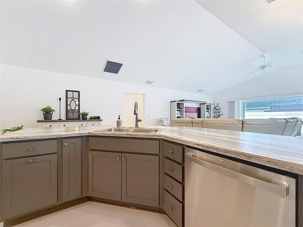 Image 14 of property listing at 1411 FRANKLIN COURT, The Villages, FL 32163