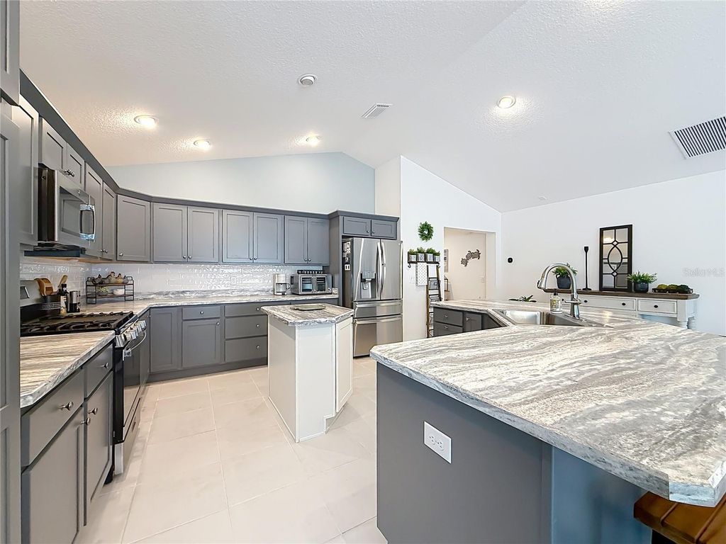 Image 15 of property listing at 1411 FRANKLIN COURT, The Villages, FL 32163