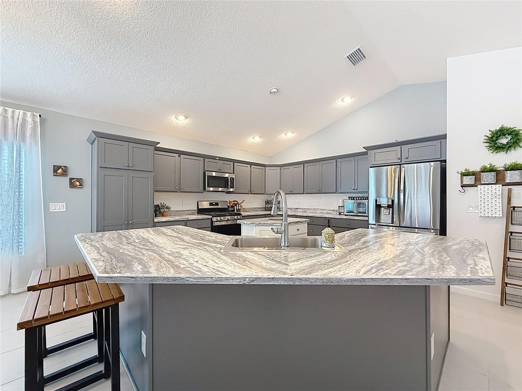 Image 16 of property listing at 1411 FRANKLIN COURT, The Villages, FL 32163