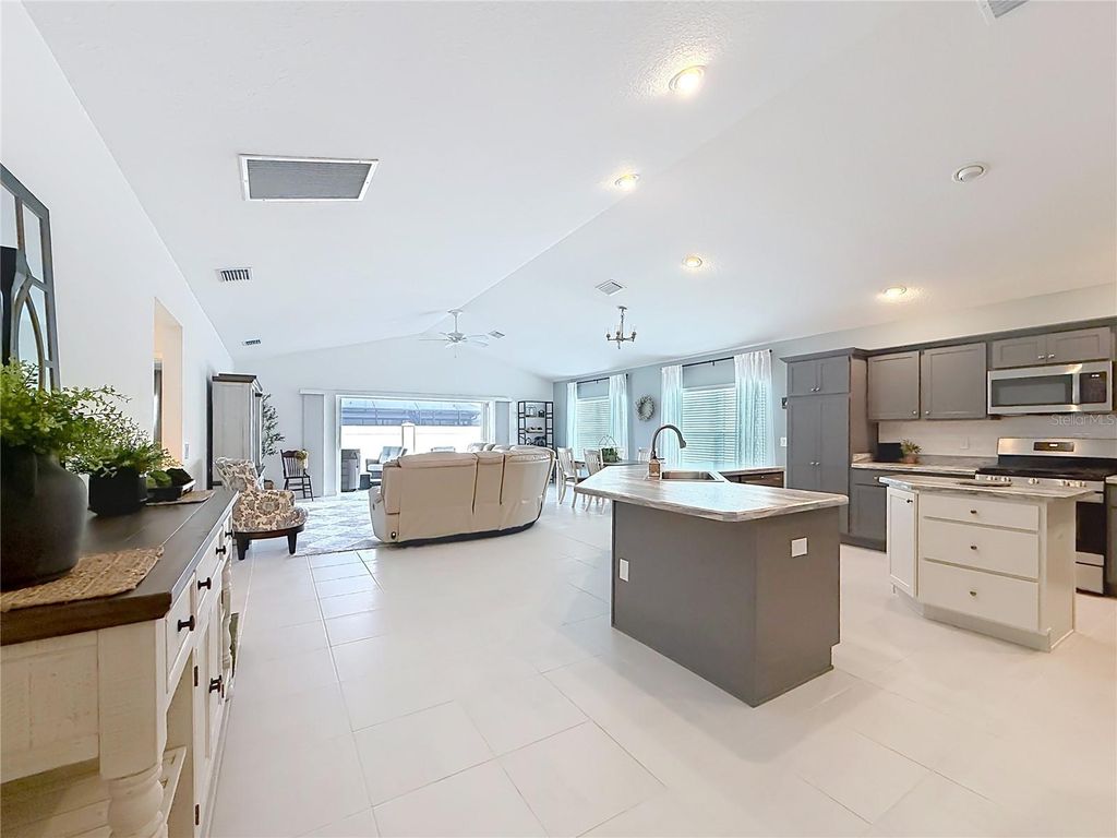 Image 9 of property listing at 1411 FRANKLIN COURT, The Villages, FL 32163